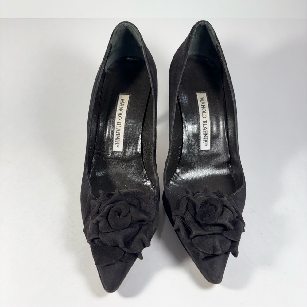 Manolo Blahnik‎ Black Heels with Floral Accent - Picture 3 of 10